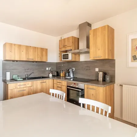 Bright With Furnished Balcony * Toulouse