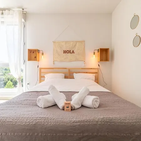 Bright With Furnished Balcony * Toulouse
