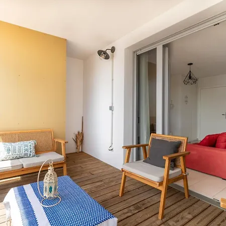 Apartamento Bright With Furnished Balcony