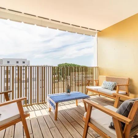 Apartamento Bright With Furnished Balcony